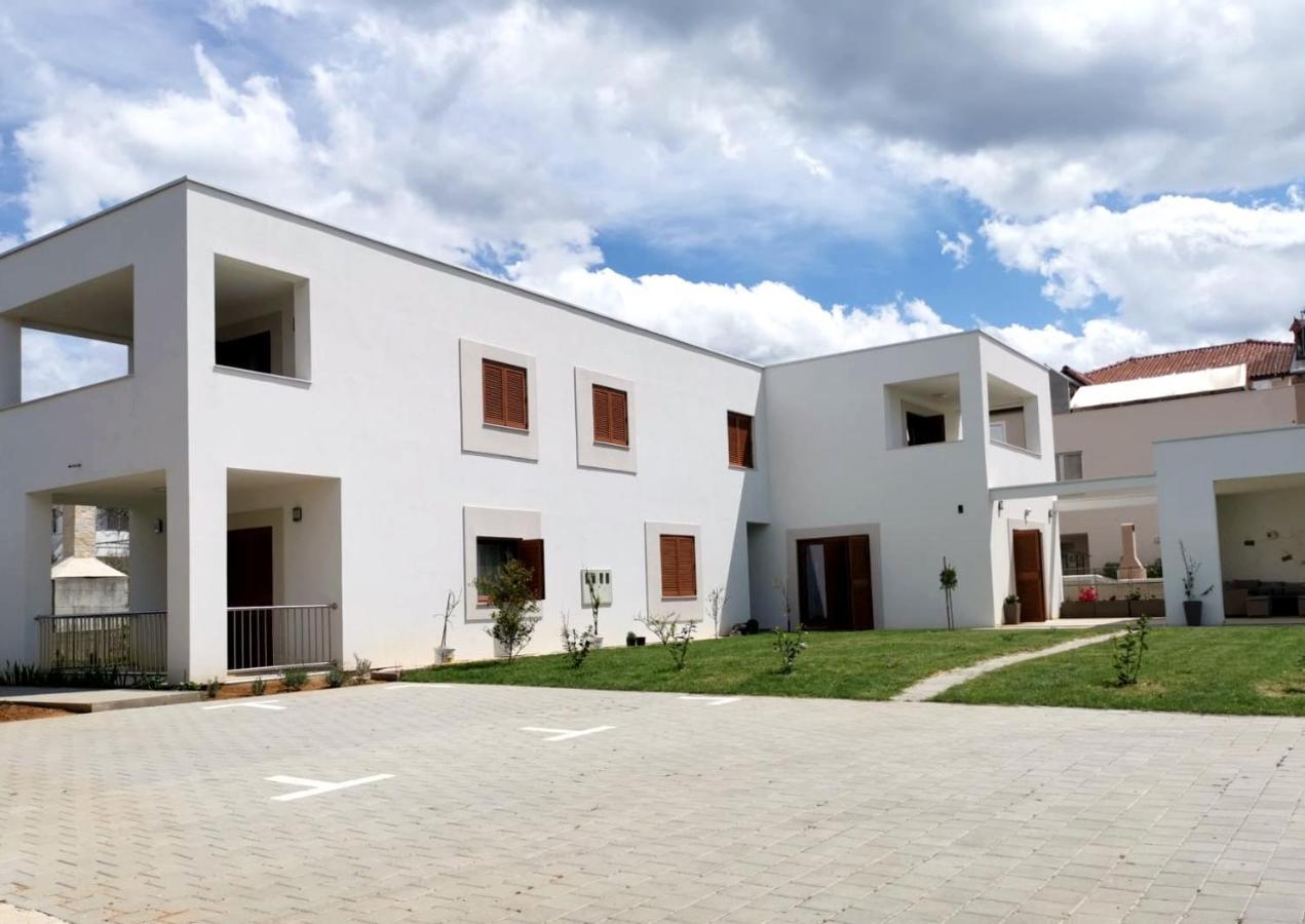 Apartments Leticia วรซี ภายนอก รูปภาพ