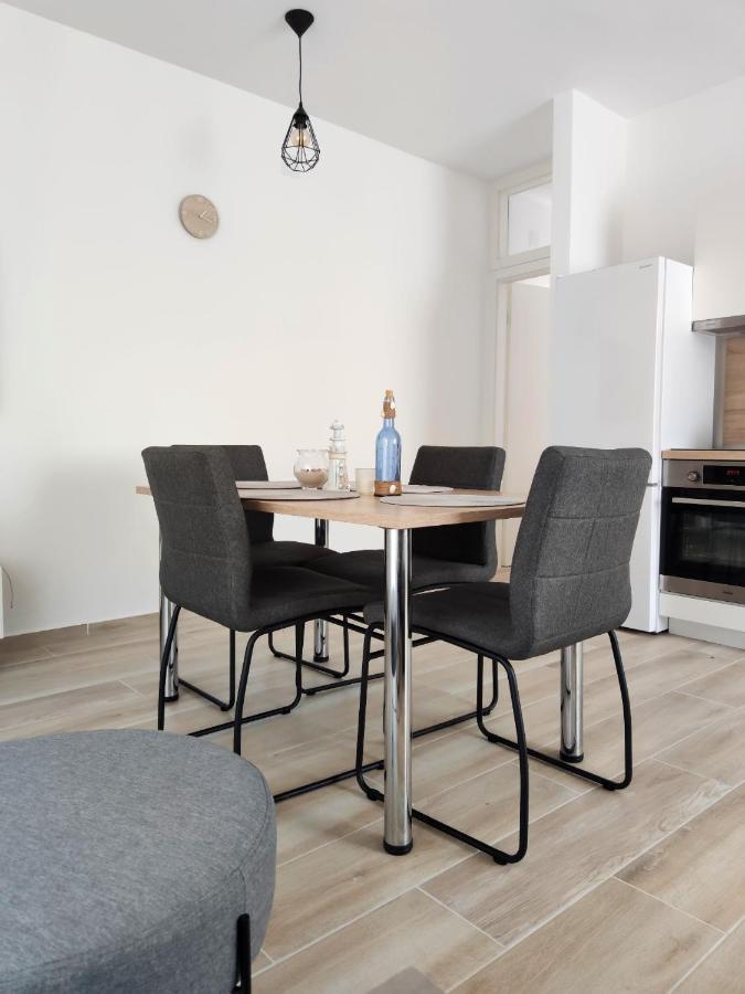 Apartments Leticia วรซี ภายนอก รูปภาพ
